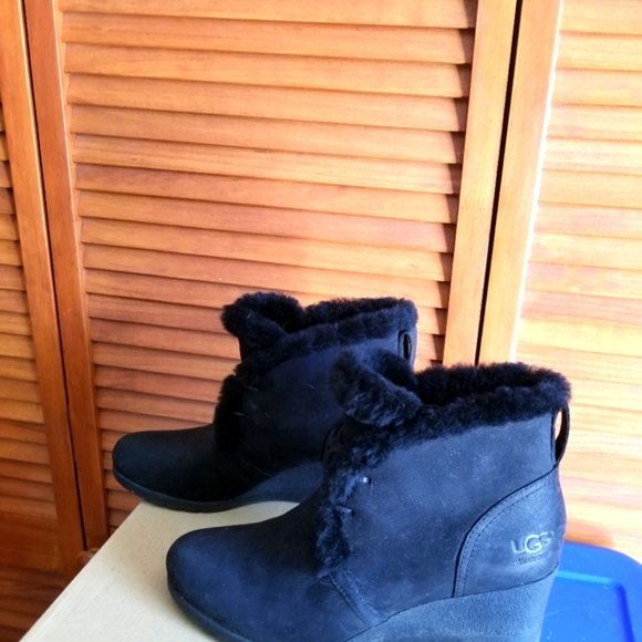 🚫SOLD🚫 Ugg Jeovana Shearling Wedge Booties - Picture 12 of 12